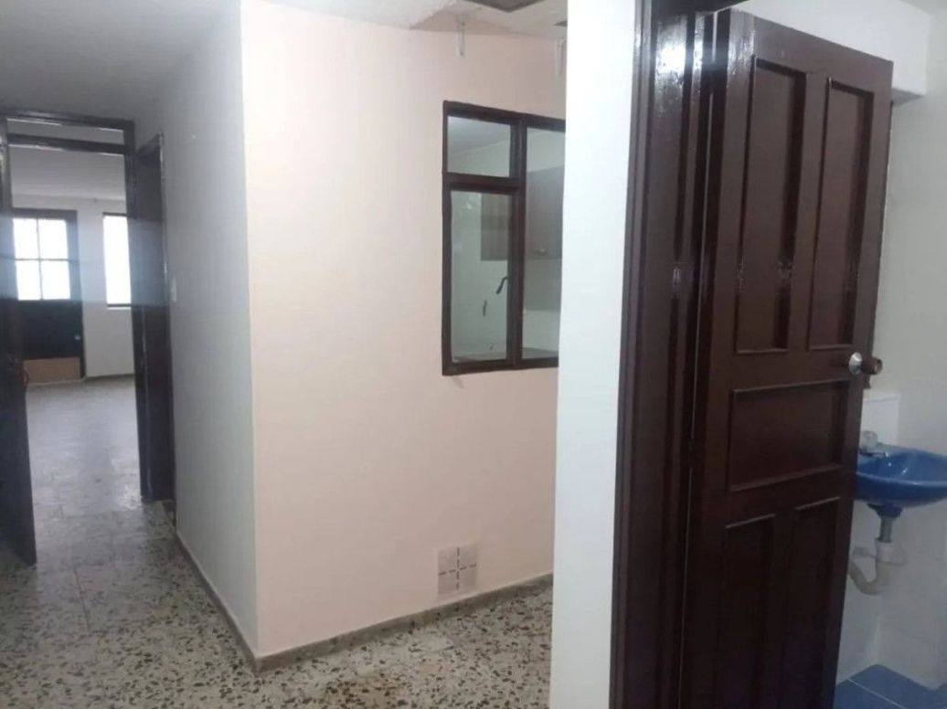 Casa de 8 alcobas en venta en Olarte, Bogotá, 264 m² · foto 8 de 20