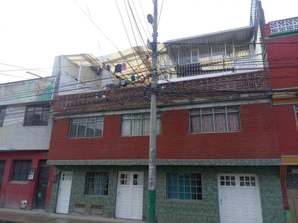 Casa de 13 alcobas en venta en Claret, Bogotá, 280 m² · foto 2 de 20