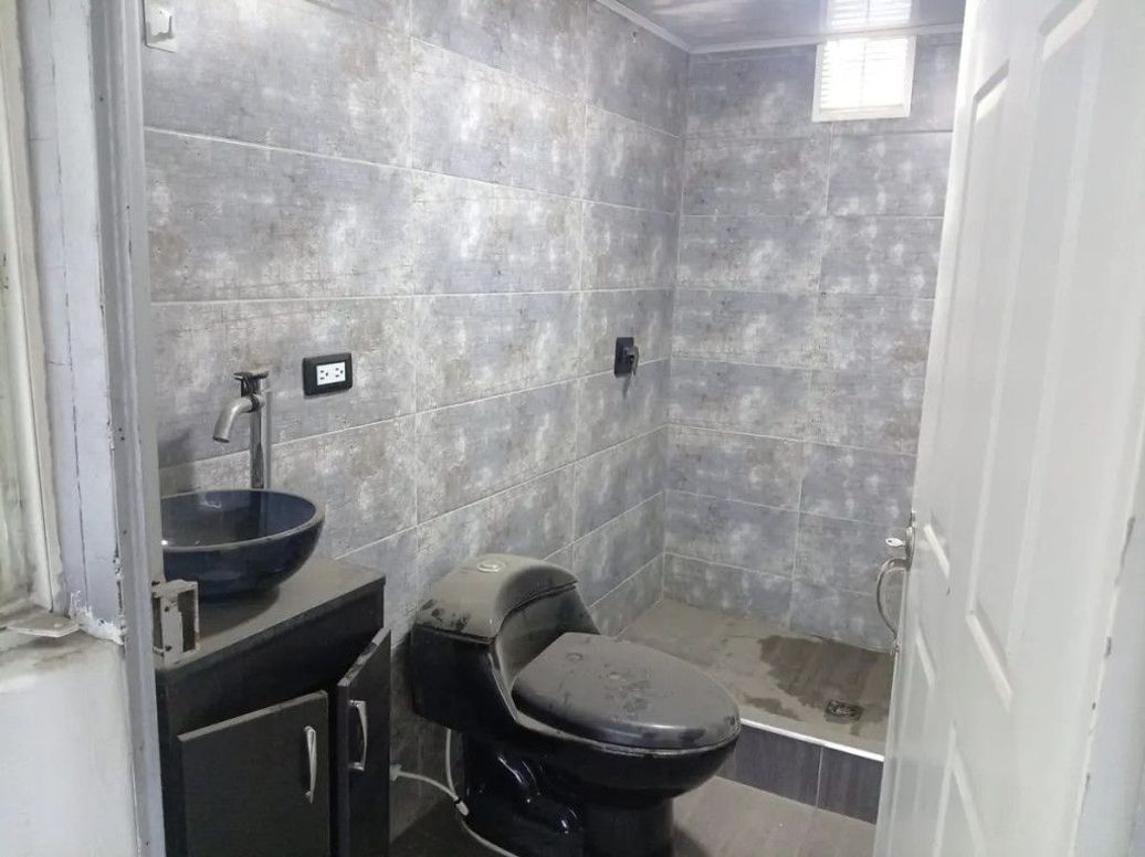 Casa de 13 alcobas en venta en Claret, Bogotá, 280 m² · foto 16 de 20