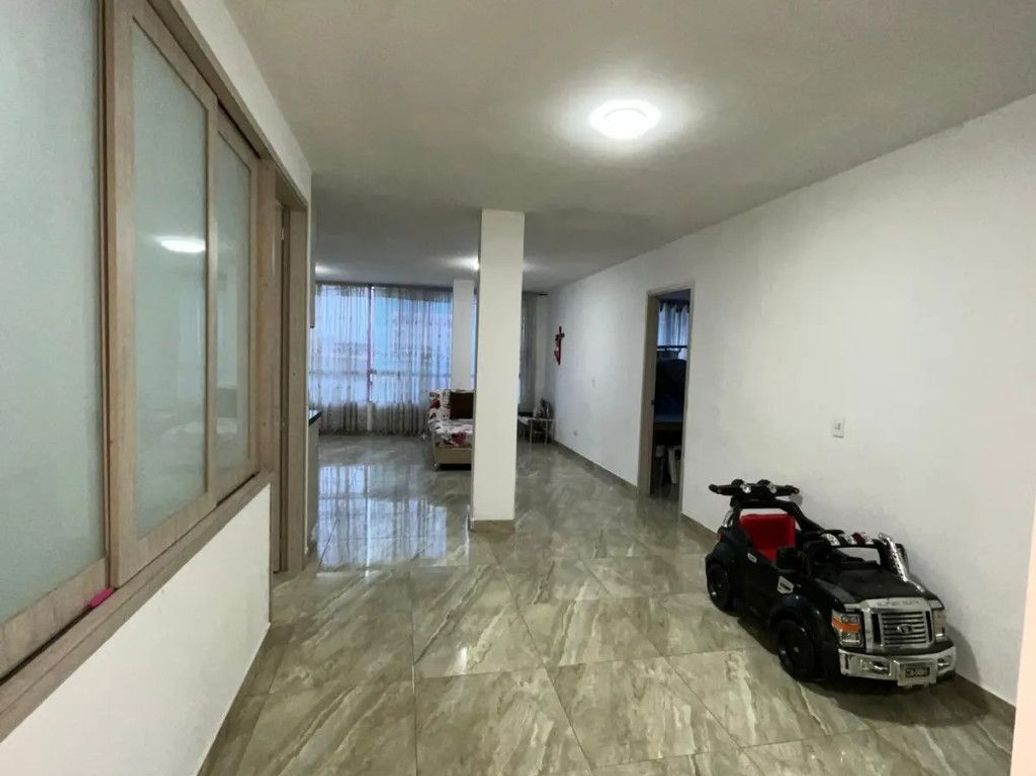Casa de 4 alcobas en venta en Escocia, Bogotá, 393 m² · foto 11 de 19