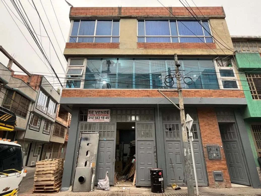 Casa de 4 alcobas en venta en Escocia, Bogotá, 393 m² · foto 17 de 19