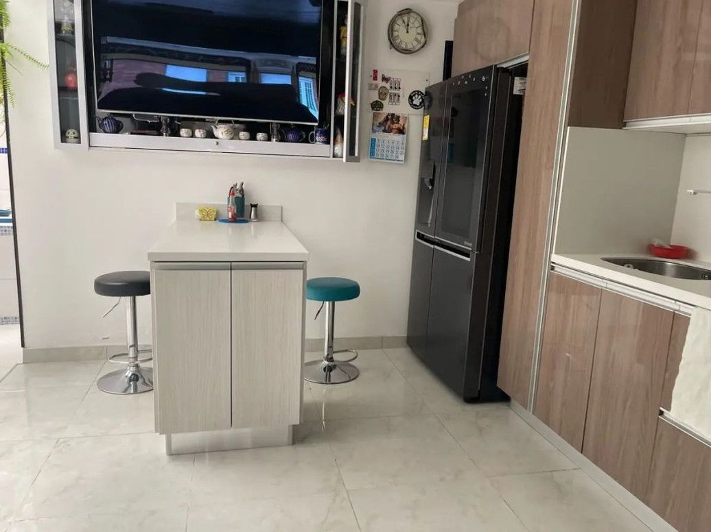 Casa de 7 alcobas en venta en Las Cruces, Bogotá, 330 m² · foto 2 de 20