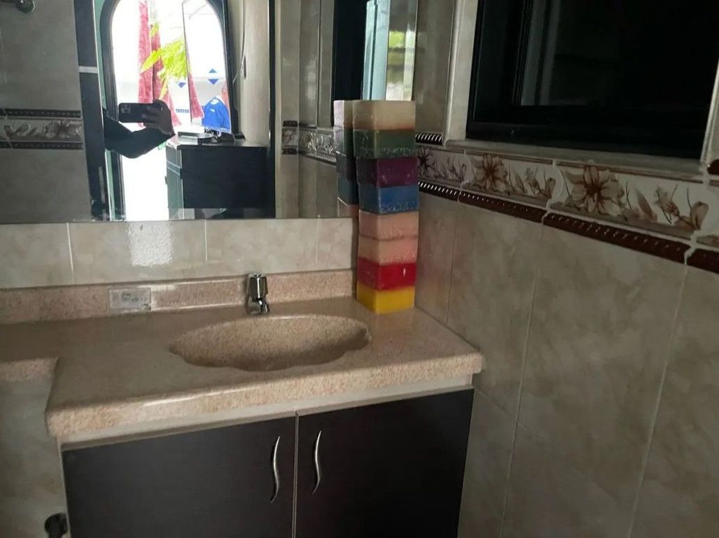 Casa de 7 alcobas en venta en Las Cruces, Bogotá, 330 m² · foto 8 de 20