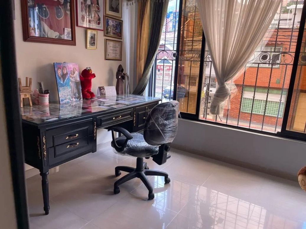 Casa de 7 alcobas en venta en Las Cruces, Bogotá, 330 m² · foto 19 de 20