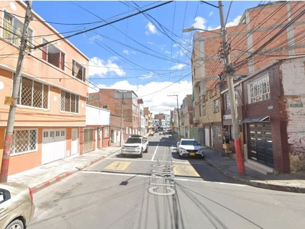 Casa de 6 alcobas en venta en Libertador, Bogotá, 205 m² · foto 2 de 3