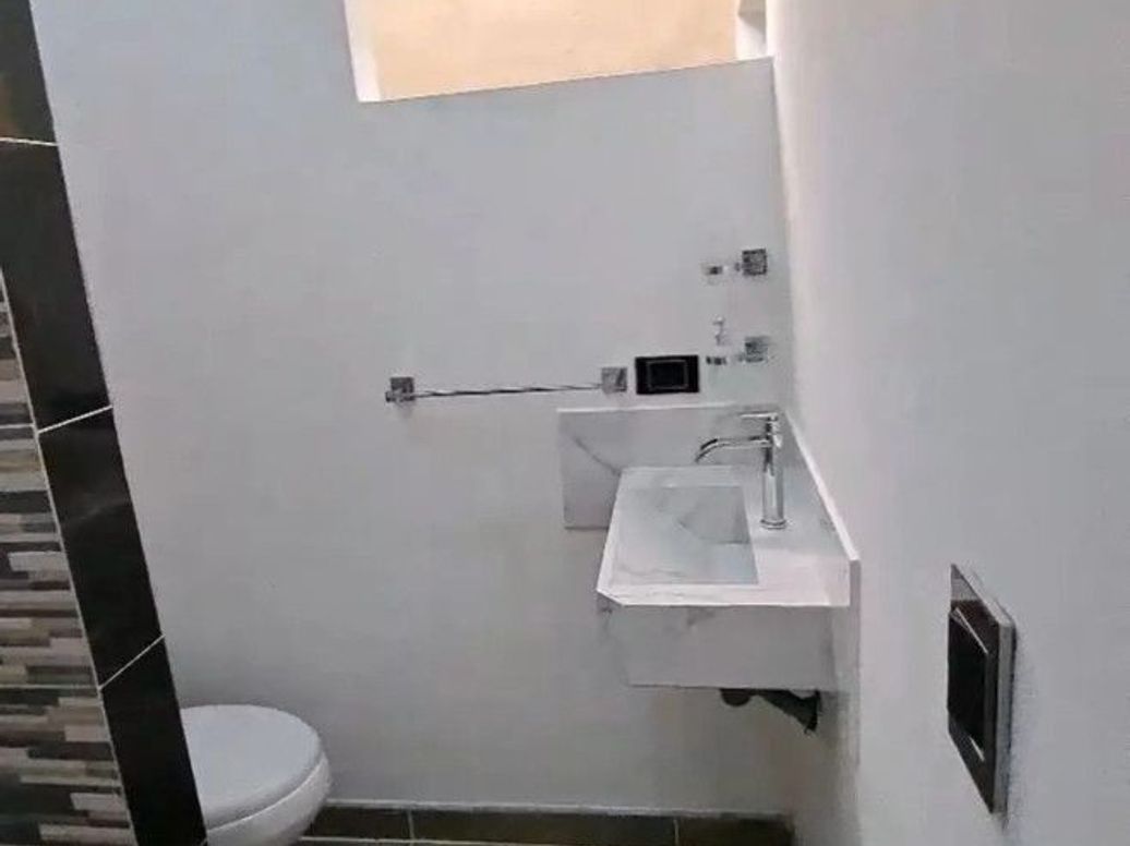 Casa de 8 alcobas en venta en Villas Del Progreso, Bogotá, 202 m² · foto 10 de 20