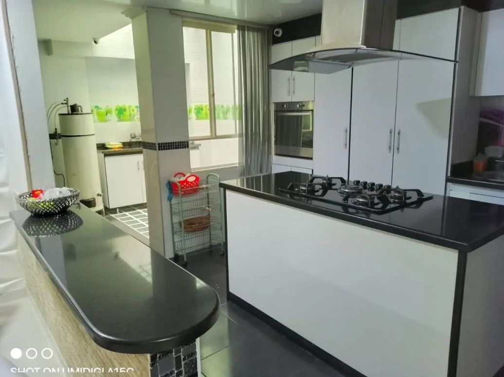 Casa de 12 alcobas en venta en San Antonio De Padua, Bogotá, 840 m² · foto 3 de 19