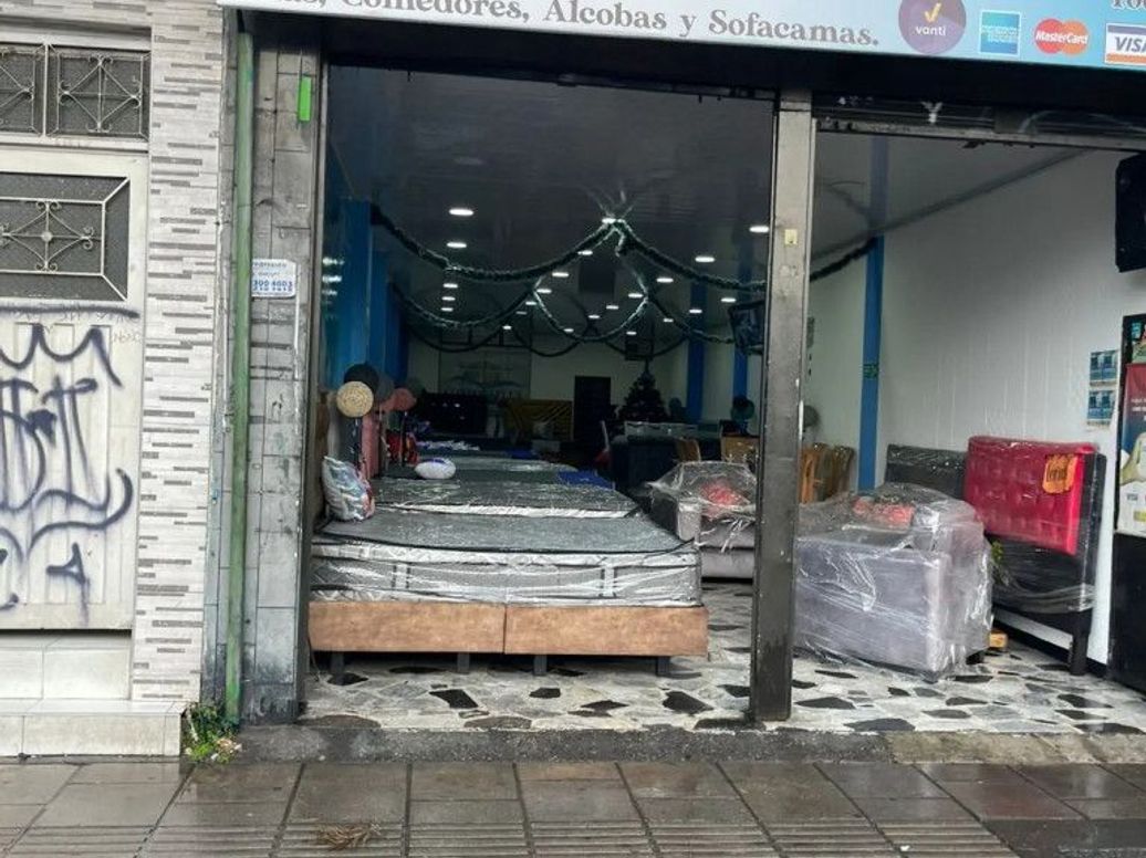 Casa de 14 alcobas en venta en Las Nieves, Bogotá, 576 m² · foto 2 de 7