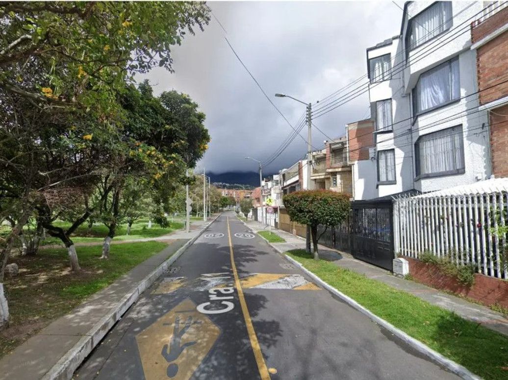 Casa de 9 alcobas en venta en Ciudad Jardín Sur, Bogotá, 350 m² · foto 3 de 3