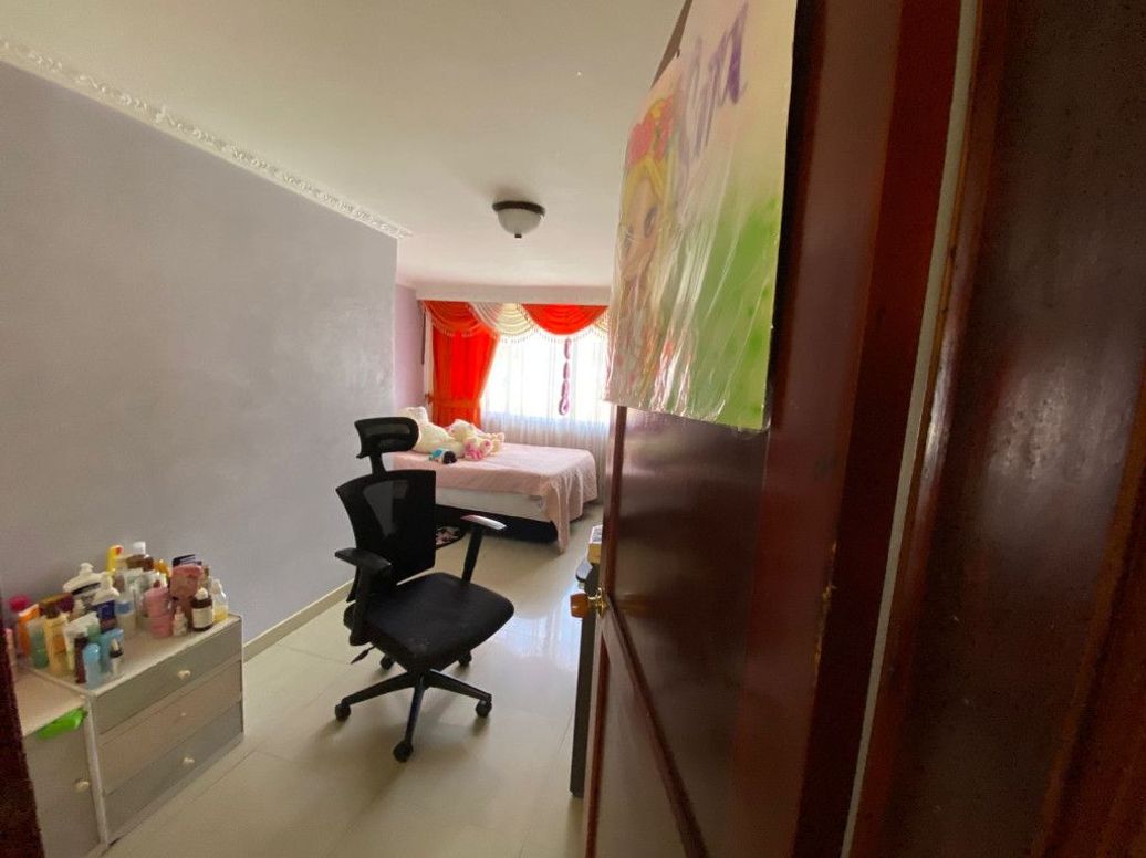 Casa de 8 alcobas en venta en La Victoria, Bogotá, 480 m² · foto 16 de 20