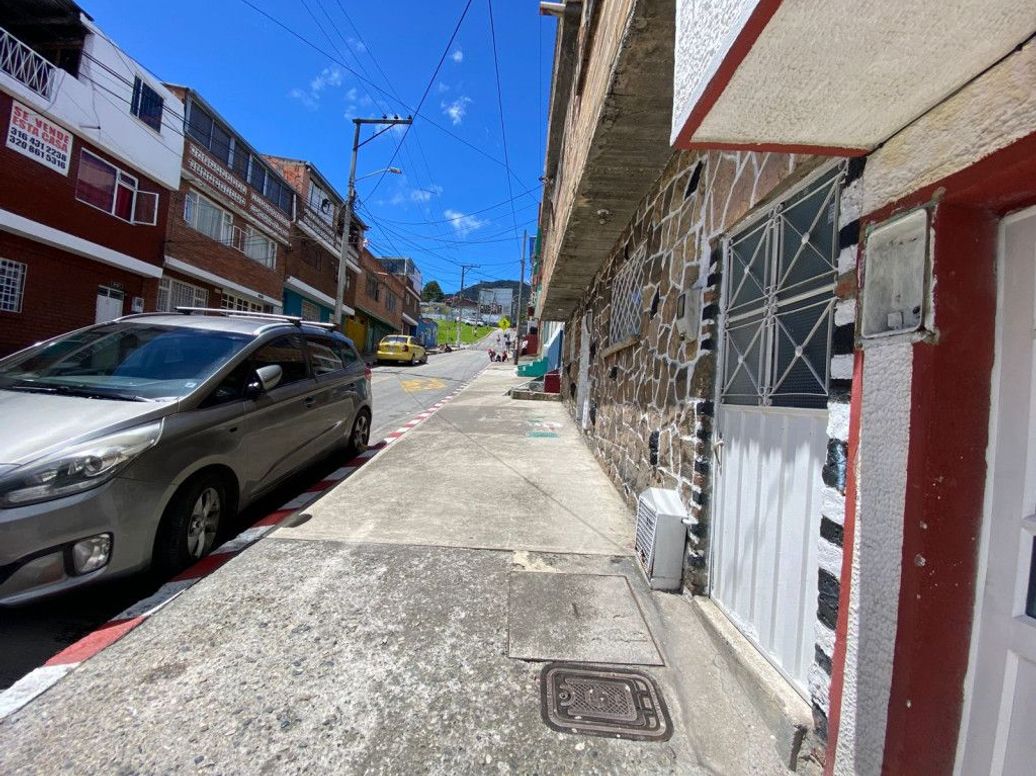 Casa de 8 alcobas en venta en La Victoria, Bogotá, 480 m² · foto 3 de 20
