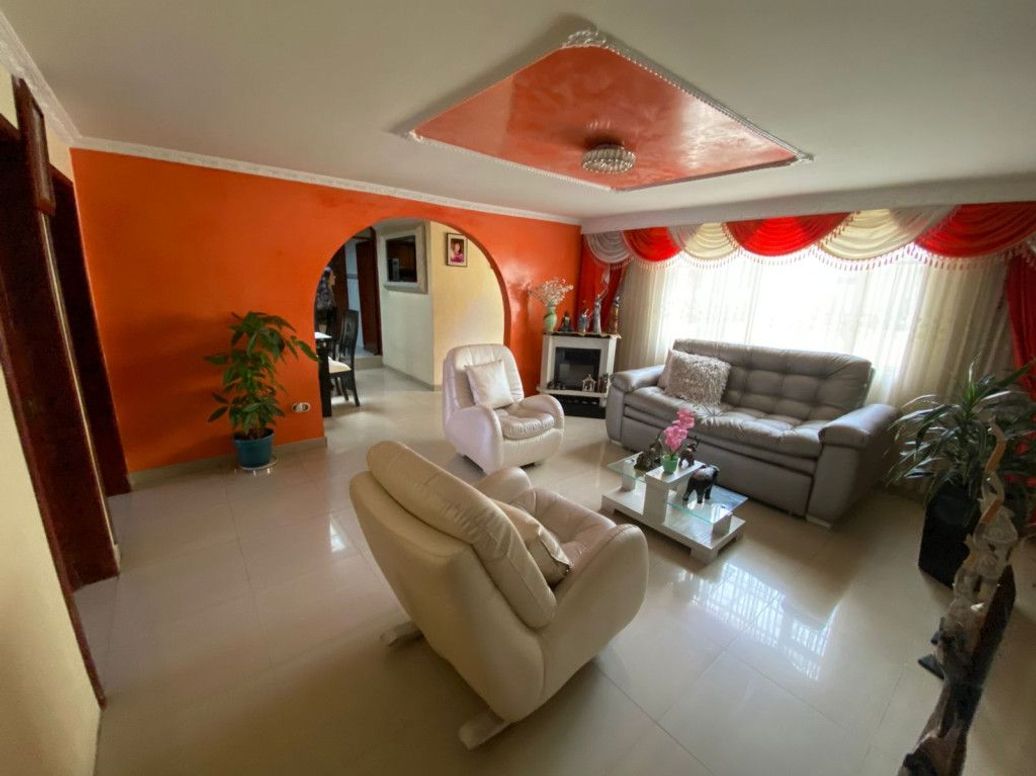 Casa de 8 alcobas en venta en La Victoria, Bogotá, 480 m² · foto 14 de 20