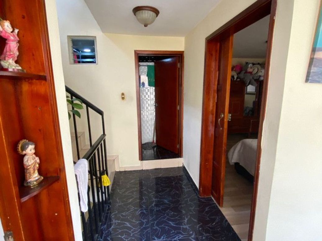 Casa de 8 alcobas en venta en La Victoria, Bogotá, 480 m² · foto 11 de 20