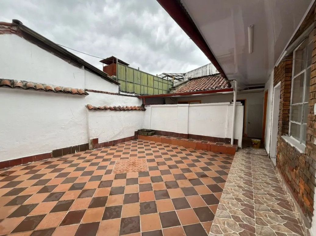 Casa de 9 alcobas en venta en Santa Barbara, Bogotá, 280 m² · foto 15 de 20