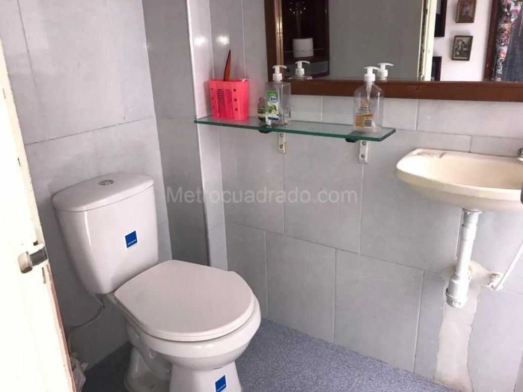 Casa de 5 alcobas en venta en San Jose, Bogotá, 250 m² · foto 4 de 6