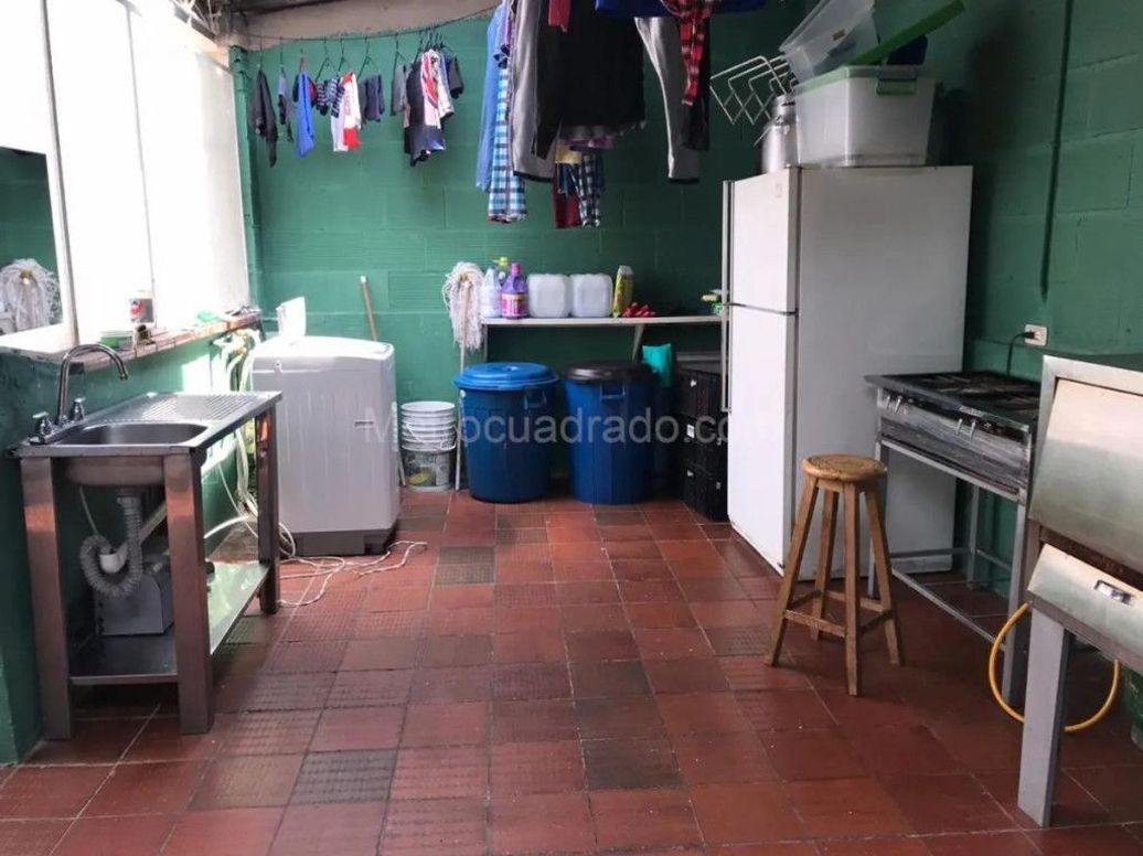 Casa de 5 alcobas en venta en San Jose, Bogotá, 250 m² · foto 5 de 6