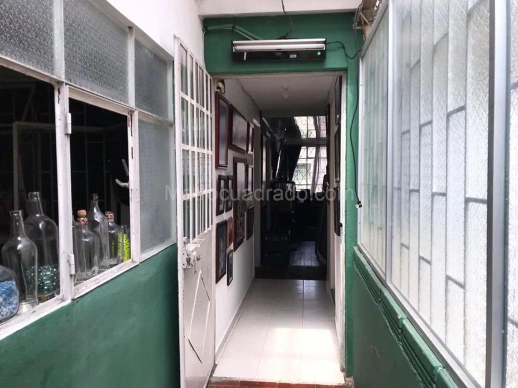 Casa de 5 alcobas en venta en San Jose, Bogotá, 250 m² · foto 3 de 6