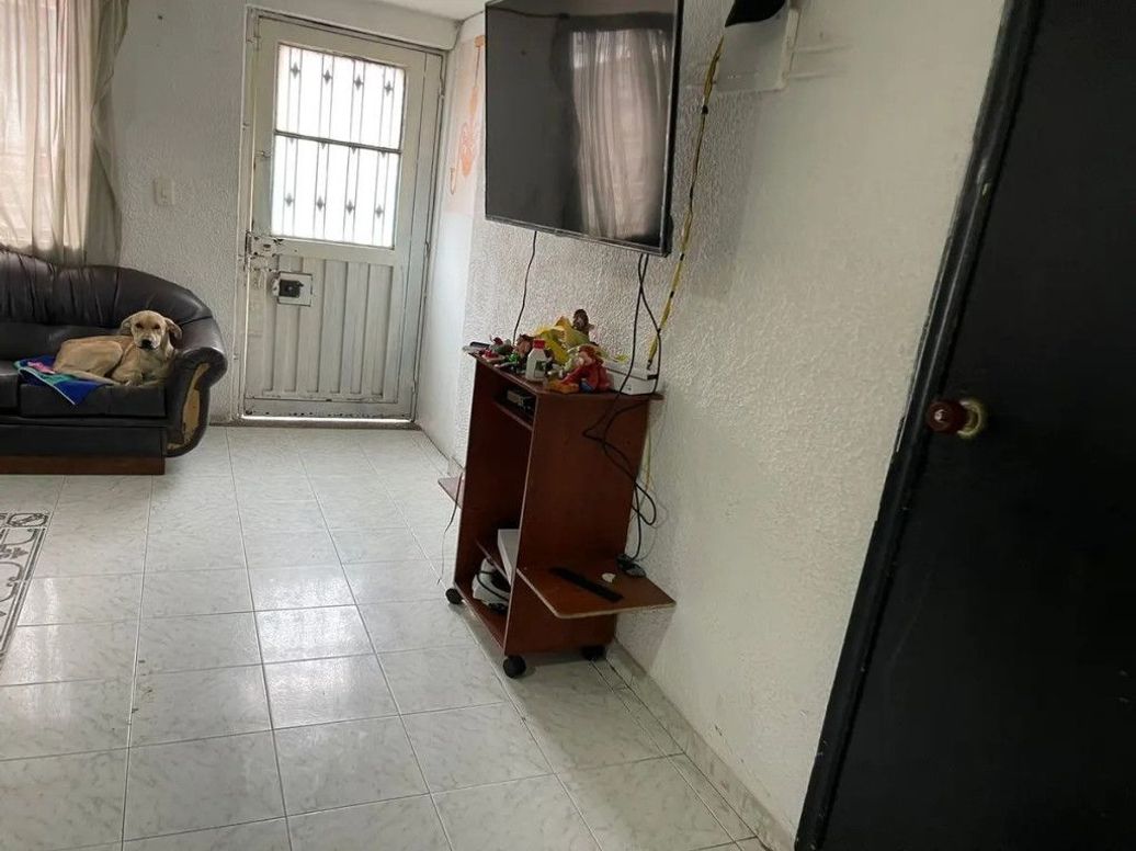 Casa de 10 alcobas en venta en Las Guacamayas, Bogotá, 300 m² · foto 7 de 16