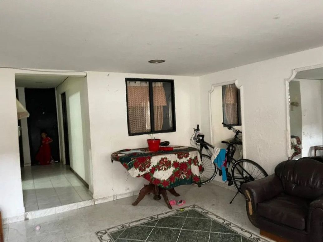 Casa de 10 alcobas en venta en Las Guacamayas, Bogotá, 300 m² · foto 5 de 16