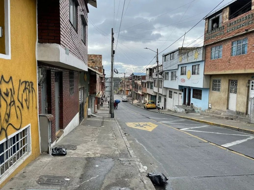 Casa de 10 alcobas en venta en Las Guacamayas, Bogotá, 300 m² · foto 3 de 16