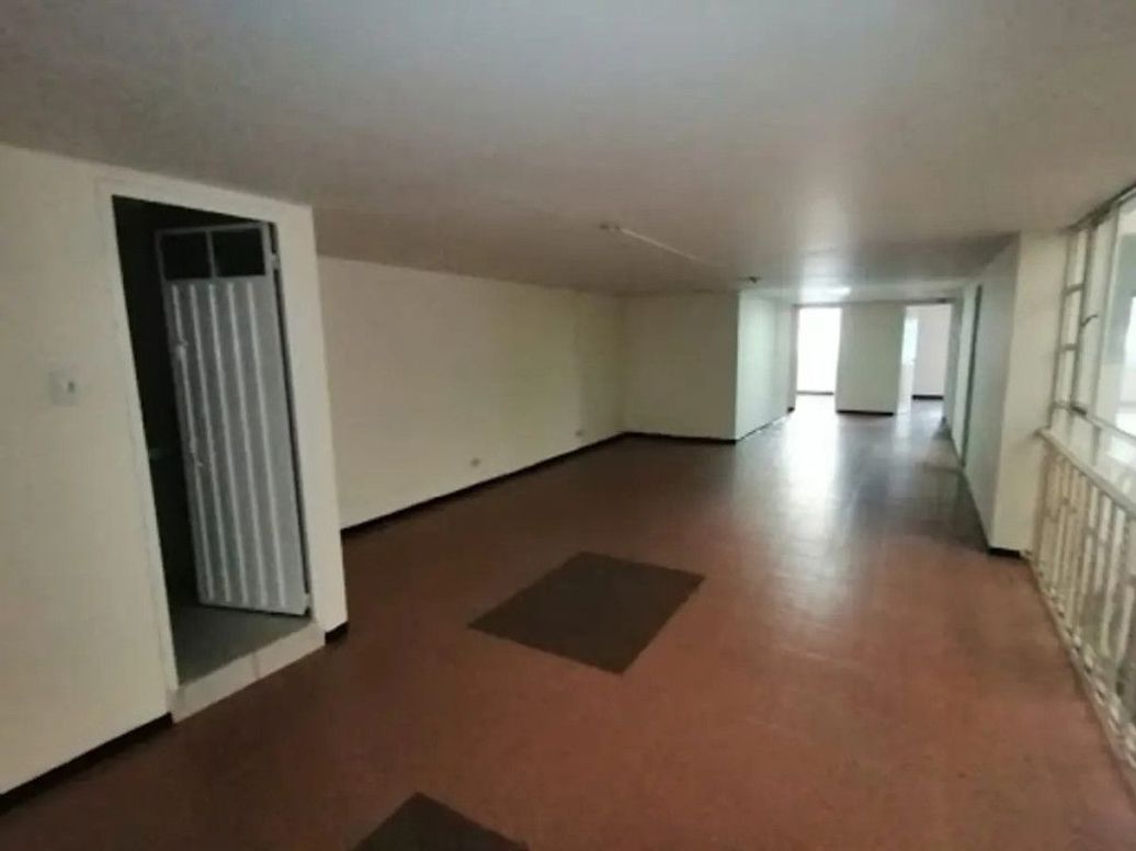 Casa de 11 alcobas en venta en El Retazo, Bogotá, 392 m² · foto 17 de 20