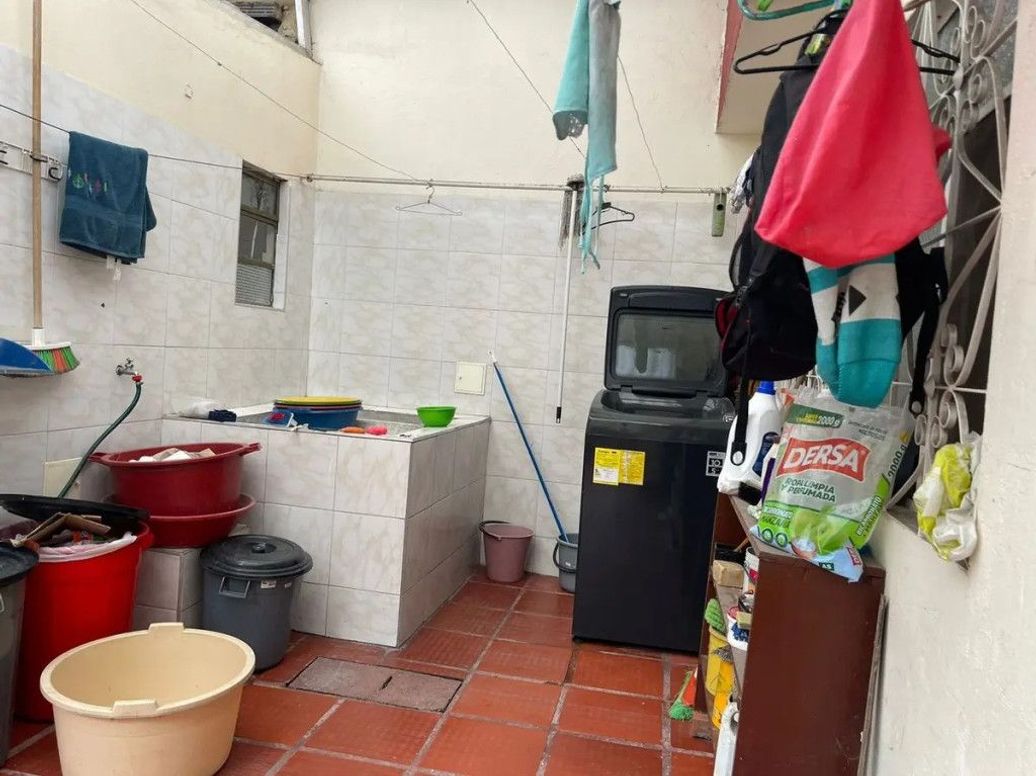 Casa de 11 alcobas en venta en Santander, Bogotá, 382 m² · foto 7 de 20