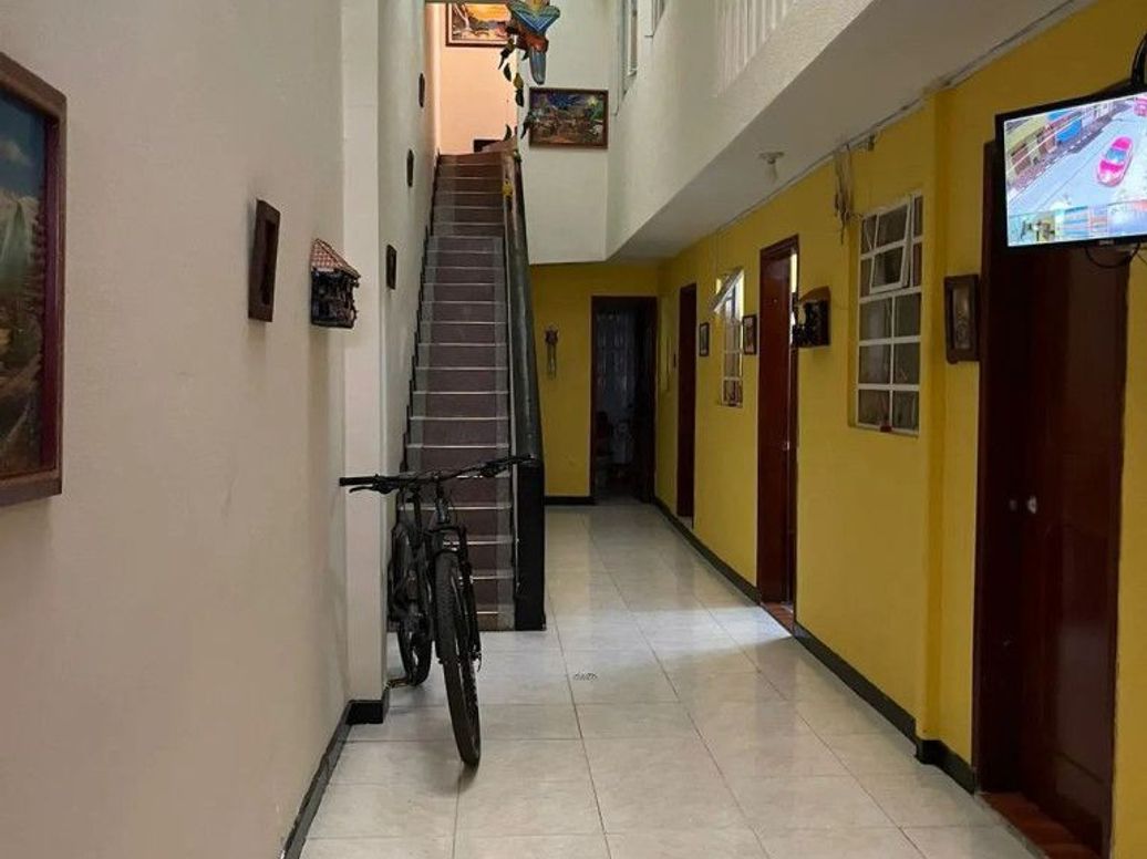 Casa de 7 alcobas en venta en Ingles, Bogotá, 250 m² · foto 2 de 20