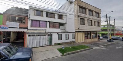 VENTA CASA SOCIEGO SUR RQ19624
1 NIVEL: garaje doble, sala comedor, salon grande
cocina integral, alcoba y baño del servicio, pisos en ceramica
2 NIVEL: 3 alcobas grandes, 2 closet, hall, o sala comedor
2 baños uno con tina, balcon, pisos en ceramica
3 NIVEL: apto independiente con sala comedor amplio,
estudio, 2 alcobas, 3 baños, cocina semi integral, alcoba servicio
patio de ropas, chimenea. servicios de agua, luz, gas, estrato 3