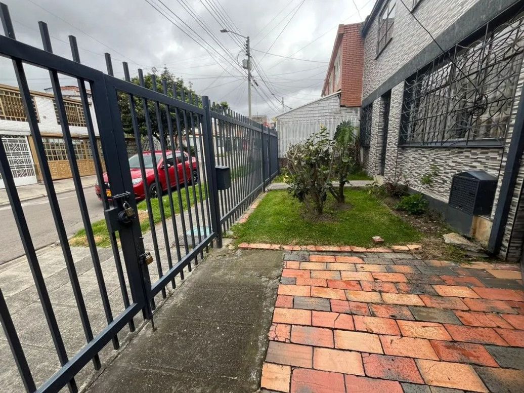 Casa de 5 alcobas en venta en Sosiego Sur, Bogotá, 165 m² · foto 2 de 16