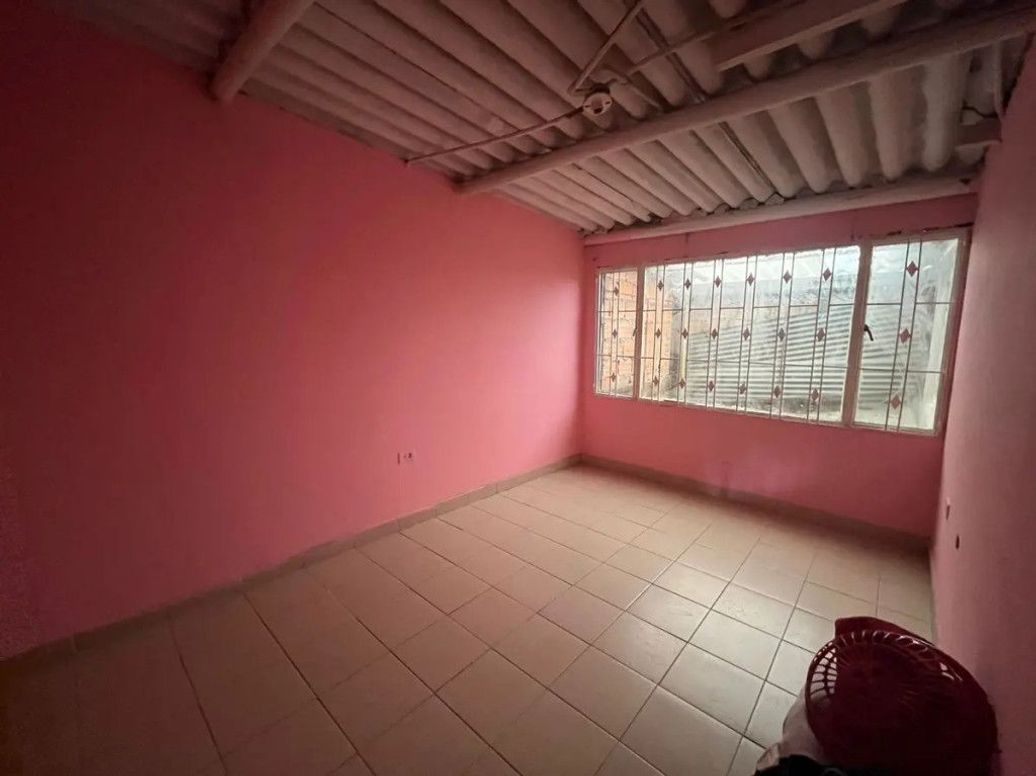 Casa de 8 alcobas en venta en La Picota, Bogotá, 284 m² · foto 13 de 20