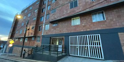 VENTA APARTAMENTO LOS LIBERTADORES RQ12224
quinto piso con sala comedor, 2 alcobas, estudio, cocina semi integral,
baño, zona de lavandería, pisos en ceramica, servicios públicos agua, luz, gas.
estrato 2 construcción antigüedad 10 años, administracion $ 80.000.