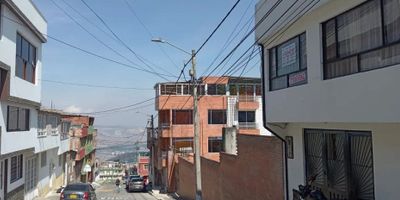 VENTA CASA MORALBA RQ10524
1 nivel: apartamento con sala comedor, 2 alcobas, cocina, baño, cocina, zona de ropas, pisos en ceramica.
2 Nivel: apartamento con sala comedor, 2 alcobas, cocina, baño, cocina, zona de ropas, pisos en ceramica.
3 nivel: 2 alcobas, terraza cubierta y zona de lavandería pisos en ceramica, contador compartidos de agua
luz, gas.