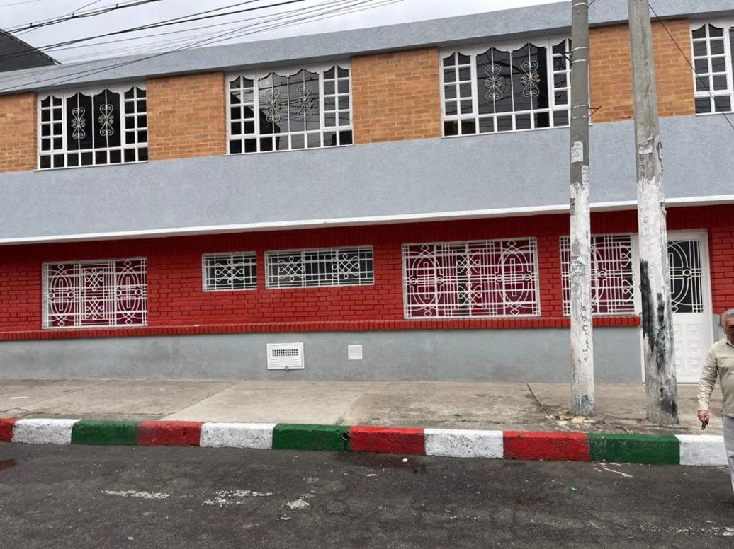 Casa de 3 alcobas en venta en Caracas, Bogotá, 324 m² · foto 2 de 20