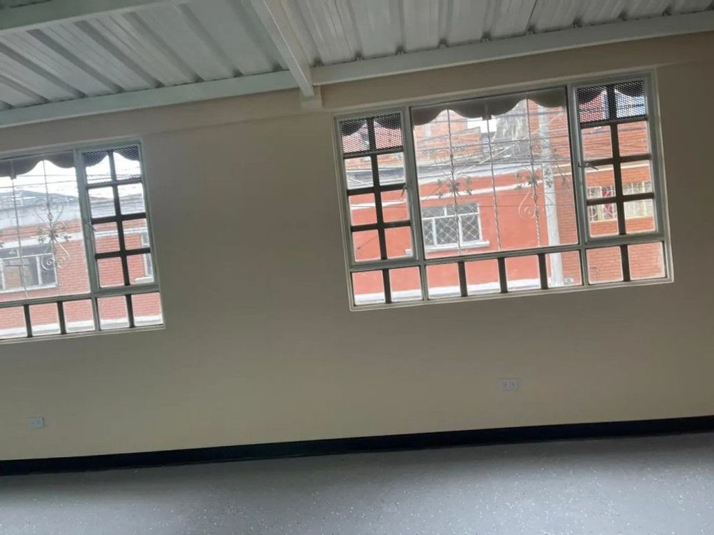Casa de 3 alcobas en venta en Caracas, Bogotá, 324 m² · foto 8 de 20