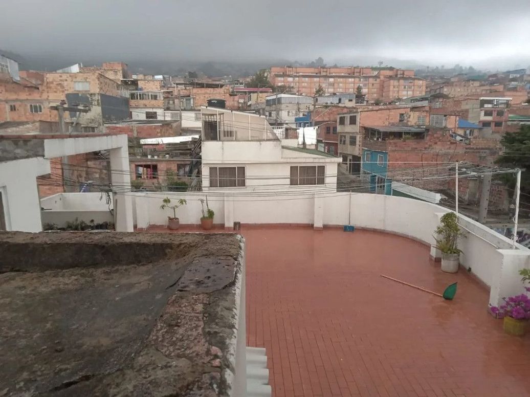 Casa de 13 alcobas en venta en San Jose Oriental, Bogotá, 586 m² · foto 5 de 9