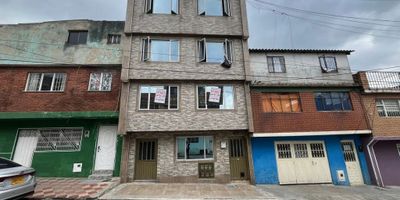 VENTA CASA LA VICTORIA RODEO RQ6924
1 NIVEL: 2 aptos cada uno de sala comedor, 2 alcobas, baño, cocina sencilla, zona de ropas pisos en ceramica 
2 NIVEL: 2 aptos cada uno con sala comedor, 2 alcobas, baño, cocina sencilla, zona ropas, pisos en ceramica
3 NIVEL:  2 aptos cada uno con sala comedor, 2 alcobas, baño, cocina sencilla, zona ropas, pisos en ceramica
4 NIVEL: terraza con zona de lavandería
servicios de 3 contadores de luz, 6 de agua y 6 de gas