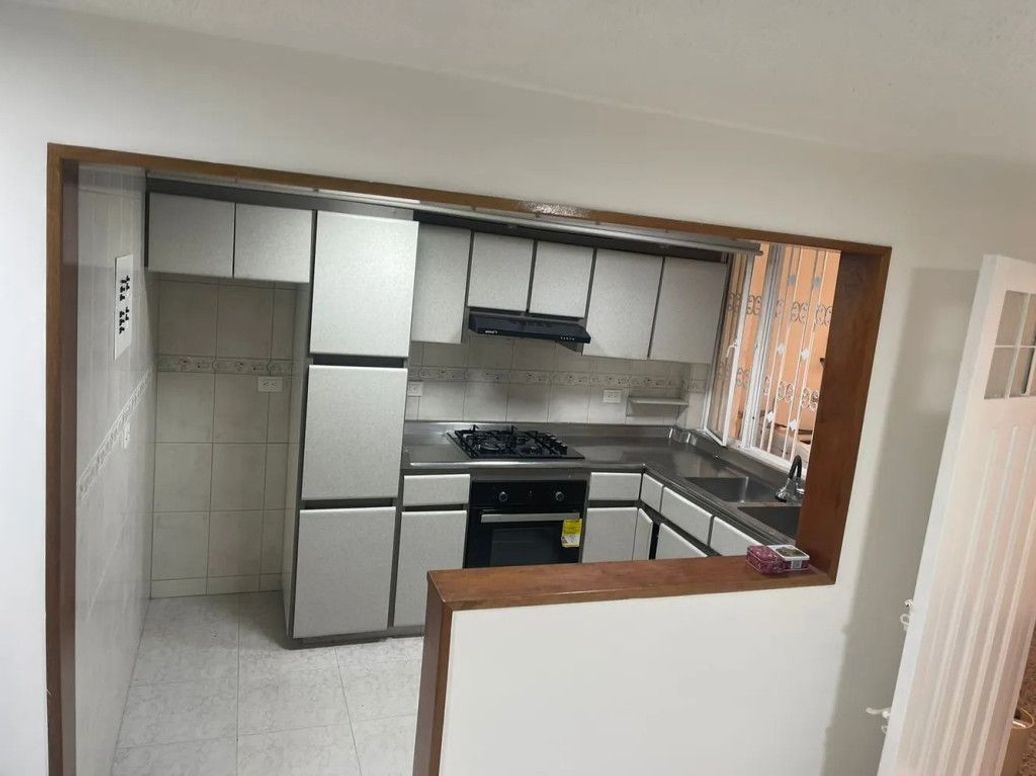 Casa de 5 alcobas en venta en Lombardía, Bogotá, 200 m² · foto 5 de 11