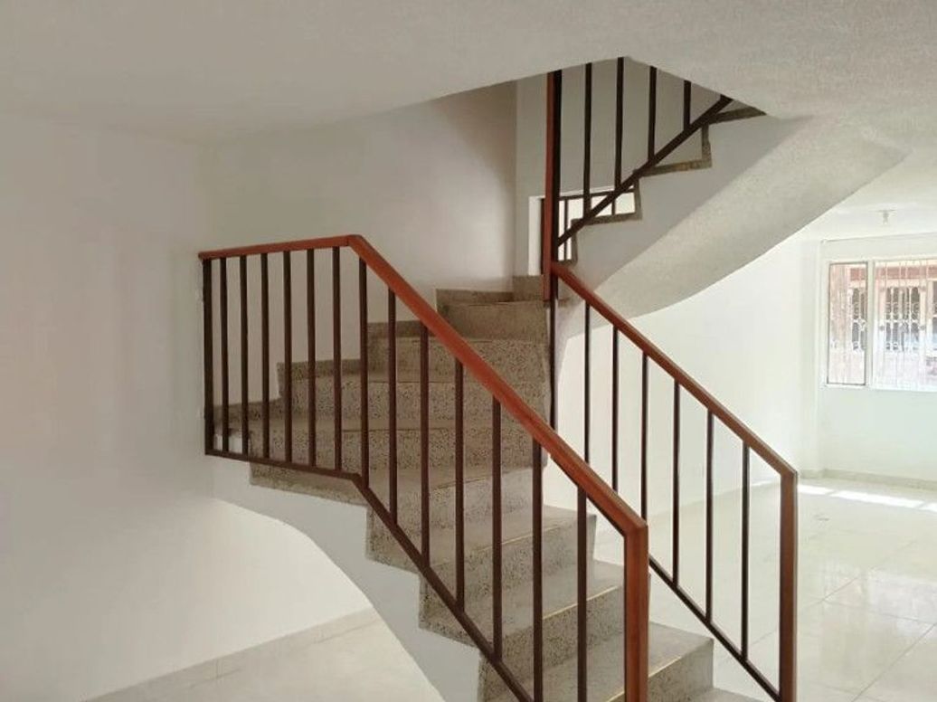 Casa de 5 alcobas en venta en Lombardía, Bogotá, 200 m² · foto 2 de 11