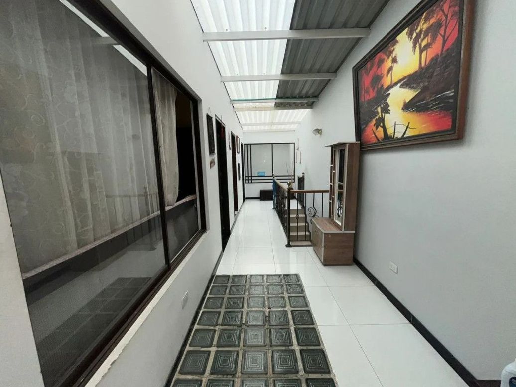 Casa de 7 alcobas en venta en Olaya, Bogotá, 238 m² · foto 2 de 20