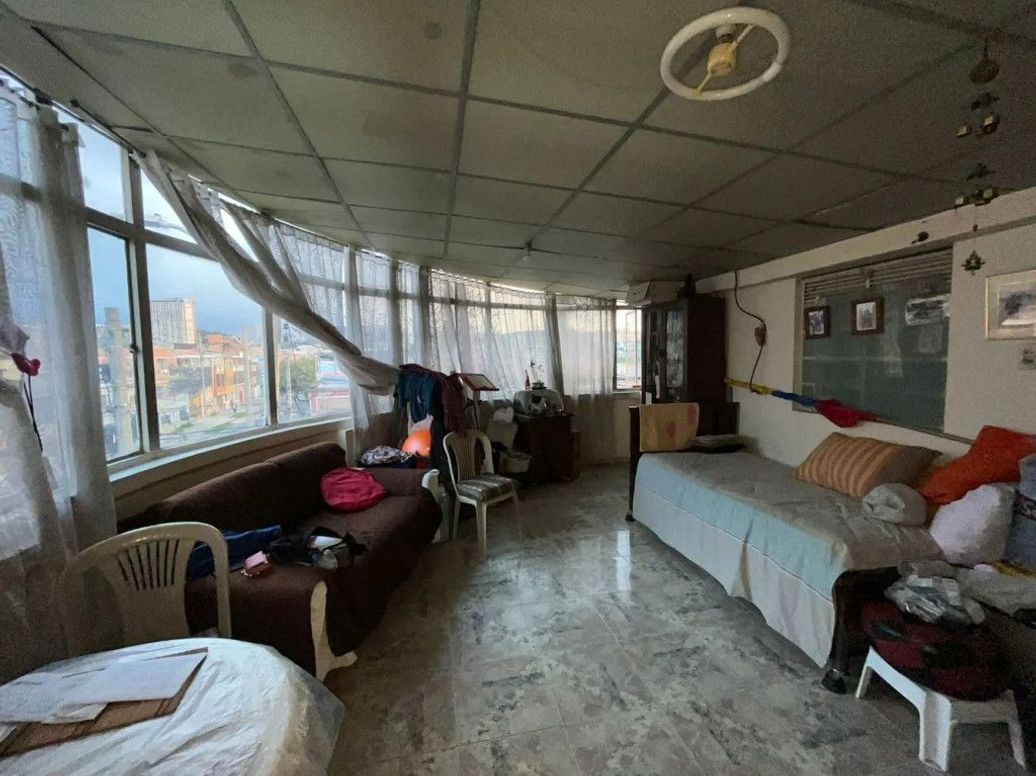 Casa de 9 alcobas en venta en Santa Lucía, Bogotá, 450 m² · foto 6 de 13