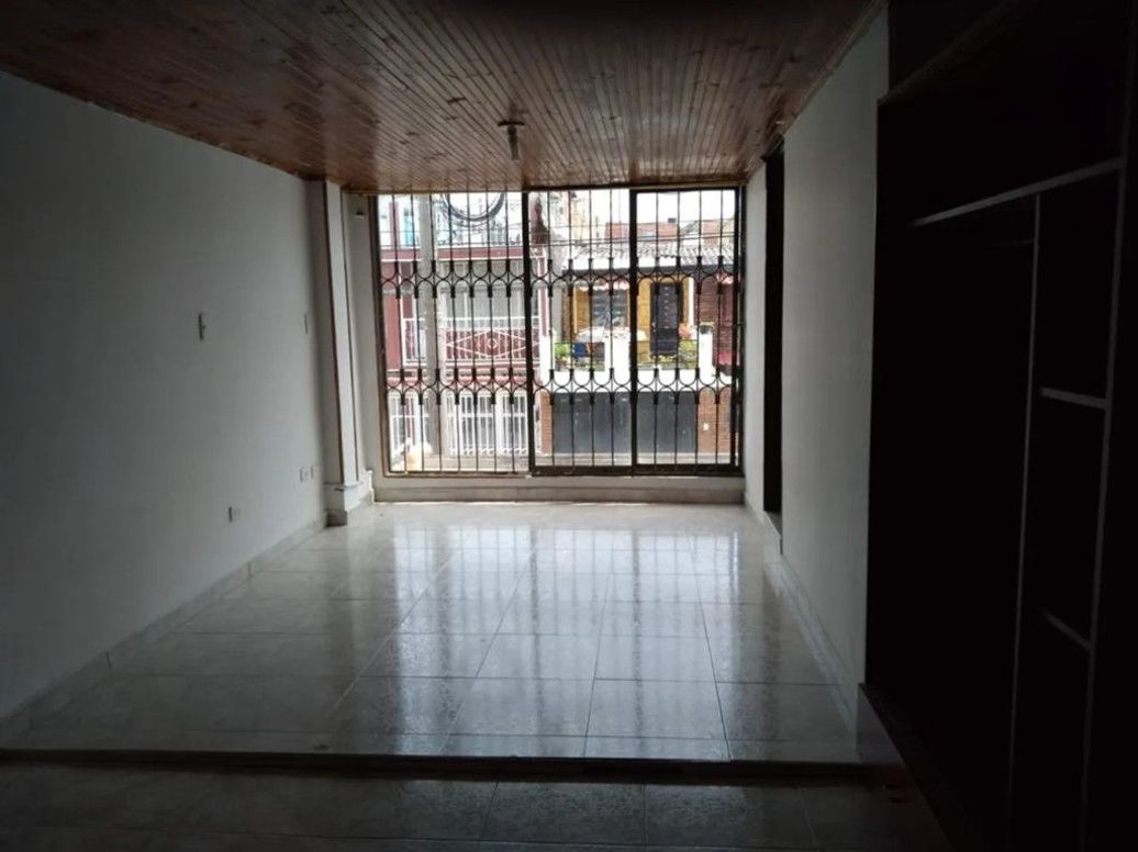 Casa de 6 alcobas en venta en Remanso, Bogotá, 317 m² · foto 2 de 9