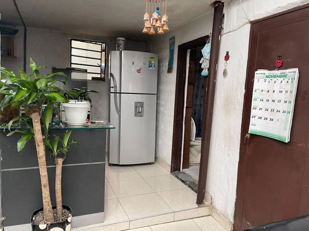 Casa de 10 alcobas en venta en Bravo Paez, Bogotá, 480 m² · foto 2 de 20