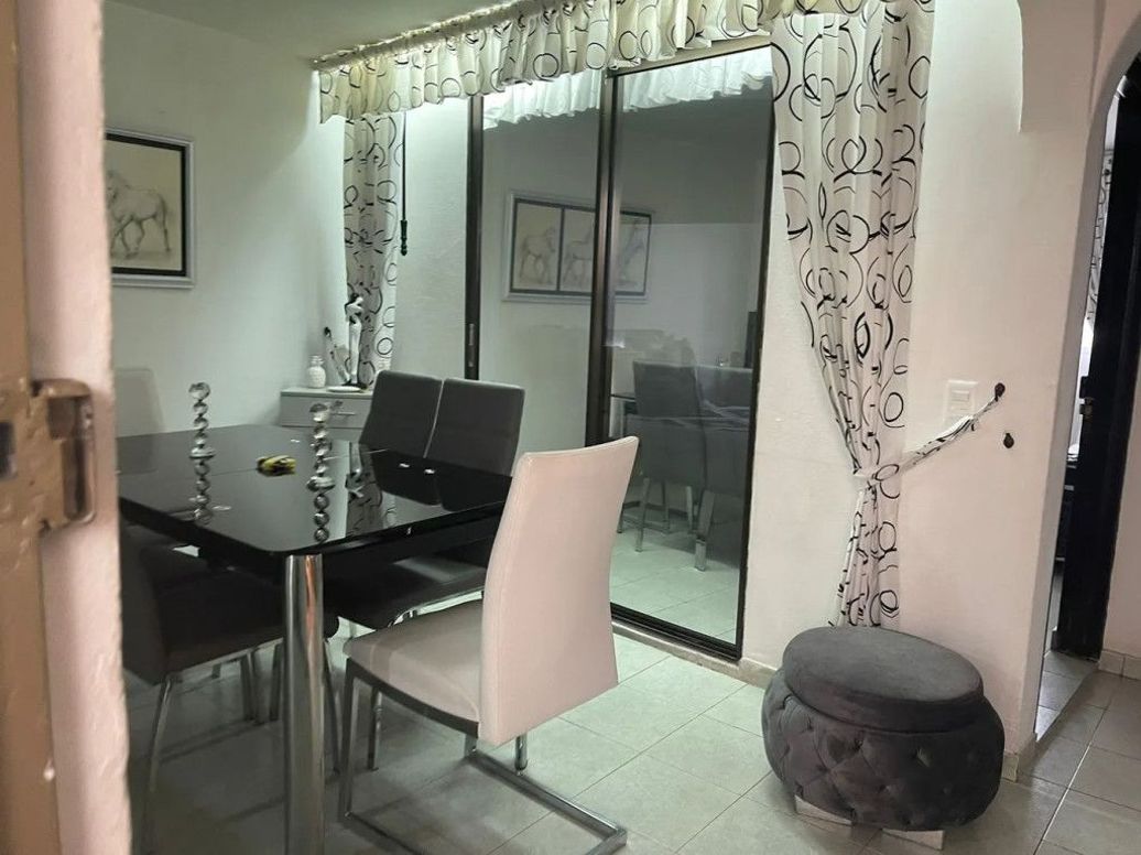 Casa de 10 alcobas en venta en Bravo Paez, Bogotá, 480 m² · foto 12 de 20
