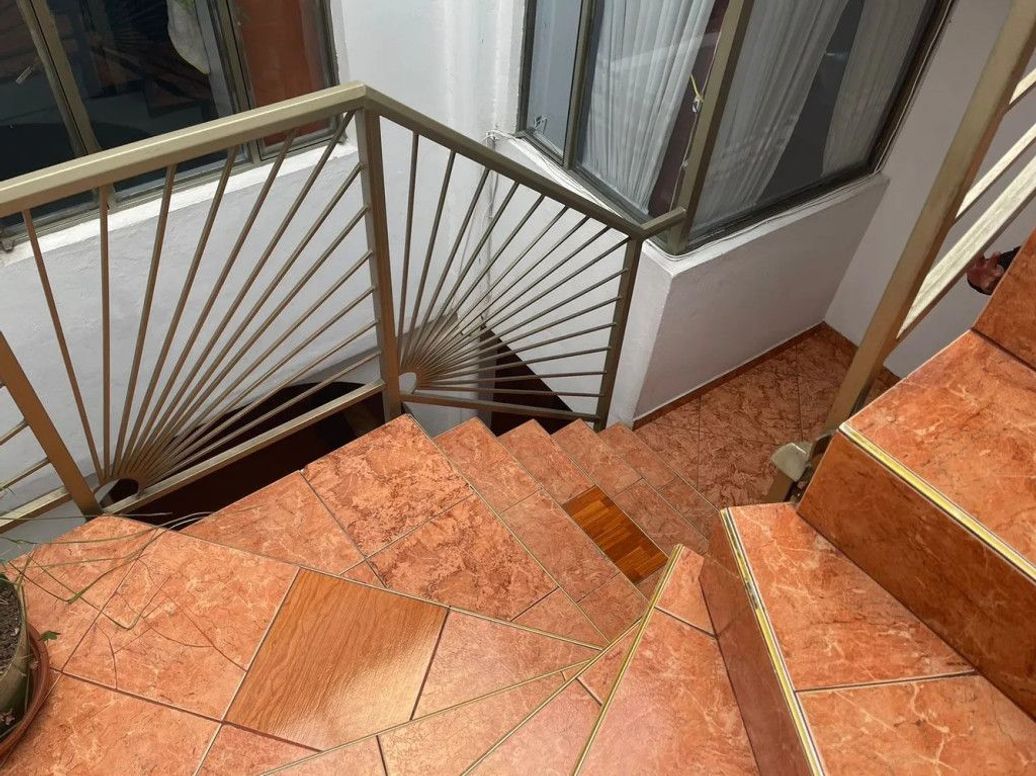 Casa de 10 alcobas en venta en Bravo Paez, Bogotá, 480 m² · foto 17 de 20