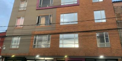 VENTA APARTAMENTO EL CARMEN SAMORE RQ24523
Sala comedor, 2 alcobas, sin closet, 1 baño, cocina integral con barra,
el baño tiene vidrio en la ducha y altillo, deposito, zona lavandería
pisos en ceramica, servicios de agua, luz, gas