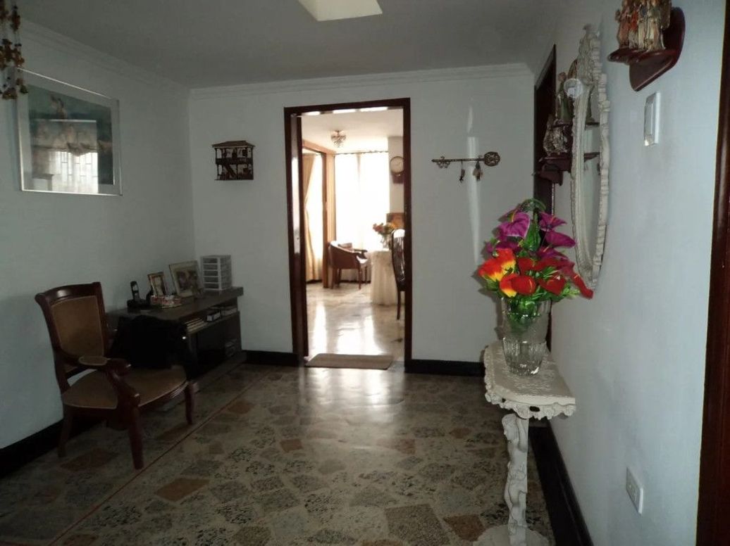 Casa de 6 alcobas en venta en Santa Lucía, Bogotá, 622 m² · foto 9 de 14