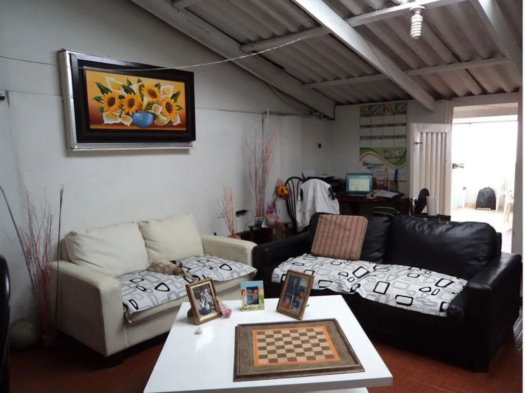 Casa de 6 alcobas en venta en Santa Lucía, Bogotá, 622 m² · foto 12 de 14