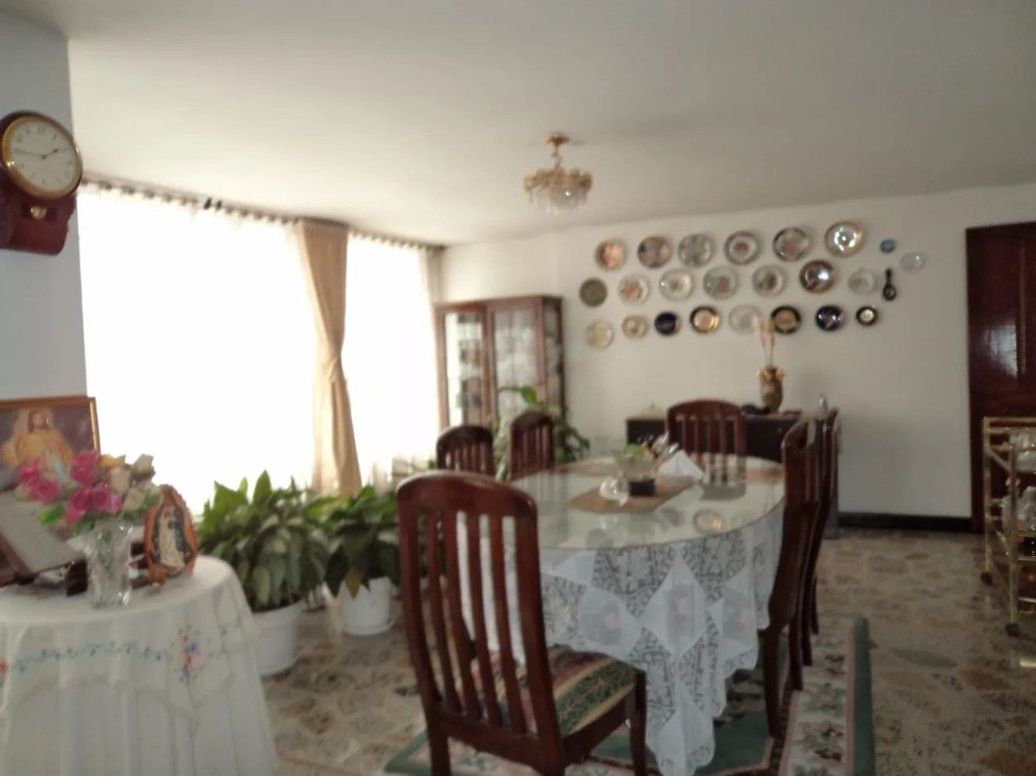 Casa de 6 alcobas en venta en Santa Lucía, Bogotá, 622 m² · foto 11 de 14