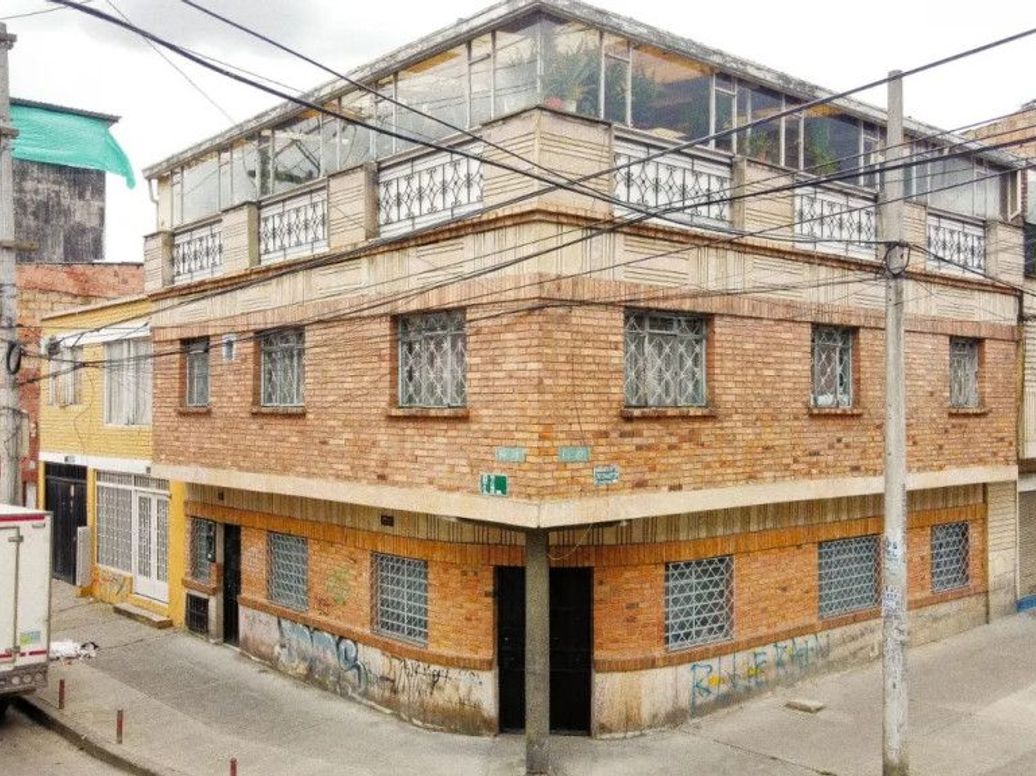 Casa de 5 alcobas en venta en Restrepo, Bogotá, 287 m² · foto 2 de 20