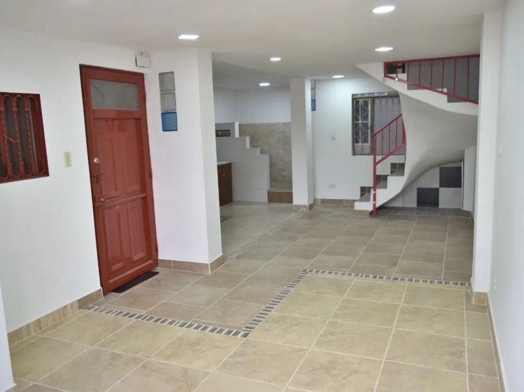 Casa de 8 alcobas en venta en Centenario, Bogotá, 224 m² · foto 10 de 20